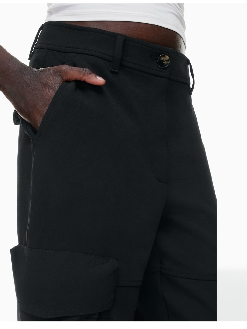 Aritzia Wilfred Project Cargo Pant in Black - Picture 3 of 12